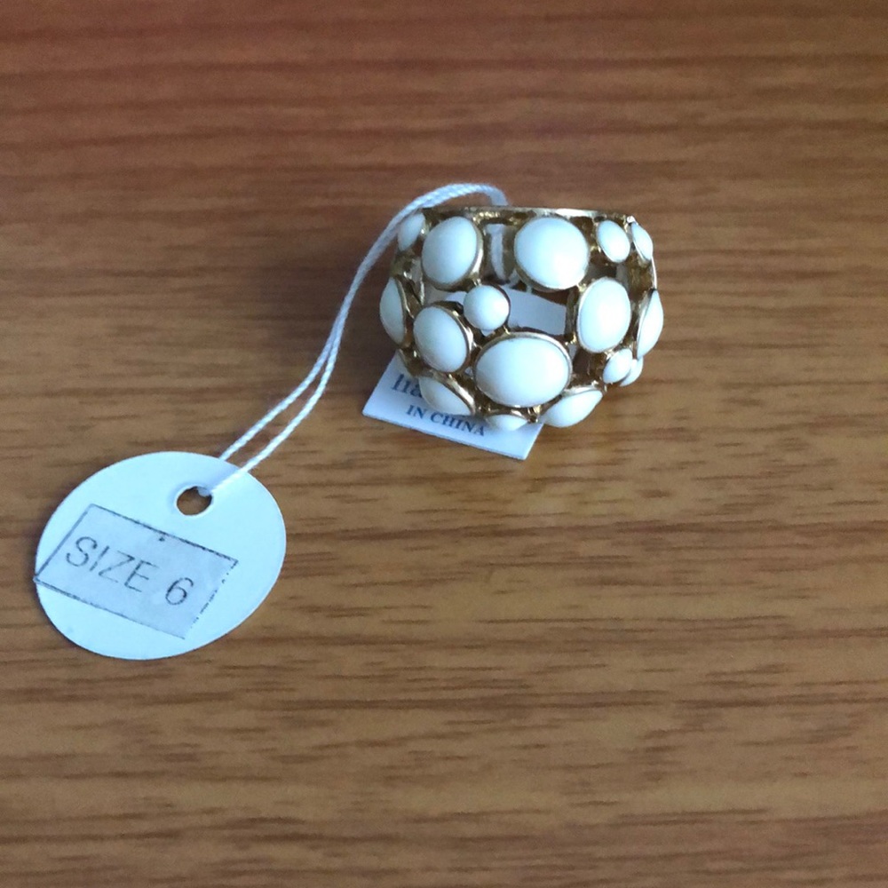 NWT Lia Sophia Luna ring